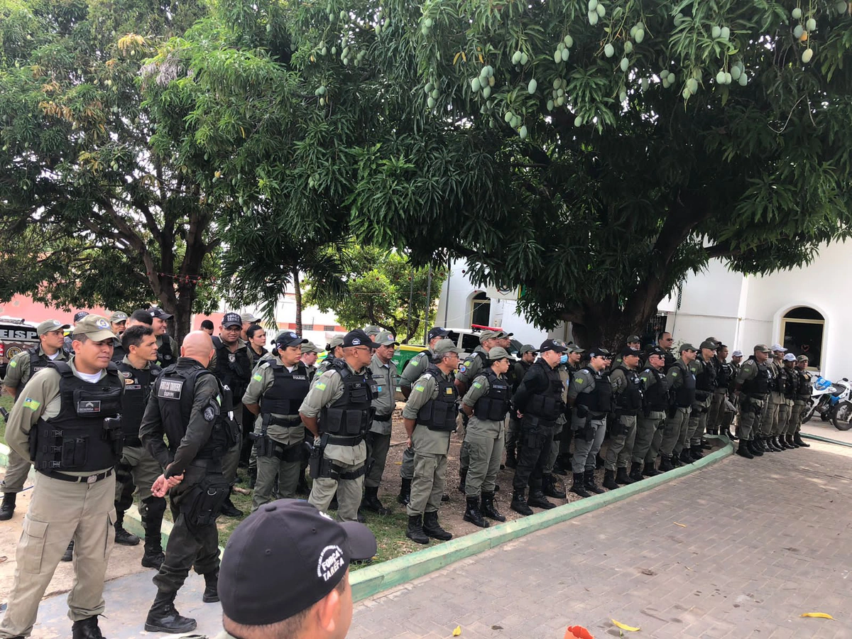 Policiais no segundo dia do Enem