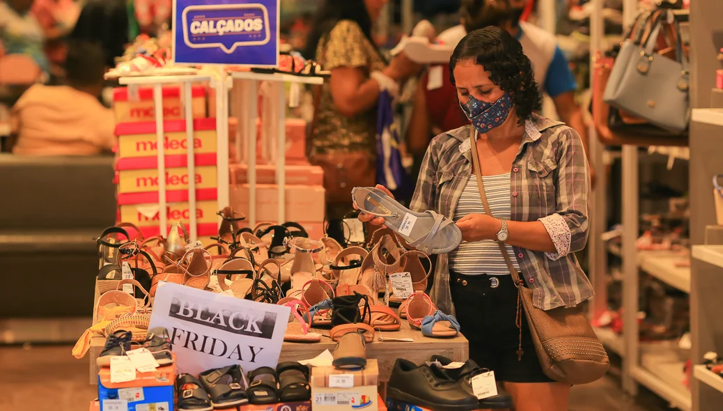 População vai às compras no centro de Teresina