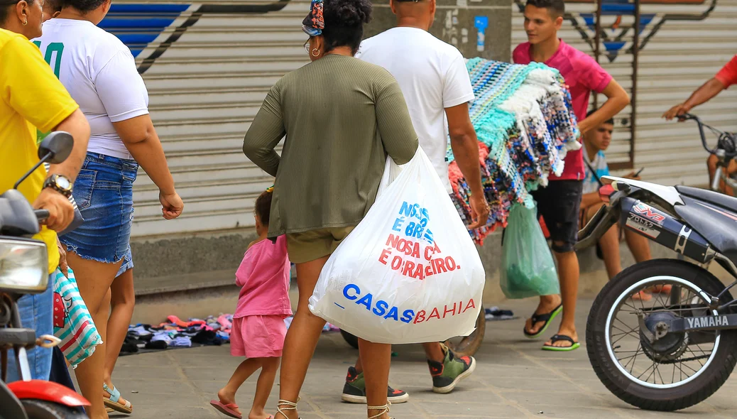 População vai às compras