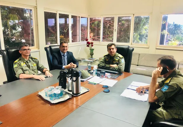 Prefeito de Curimatá se reúne com o comandante da PM Scheiwann Lopes