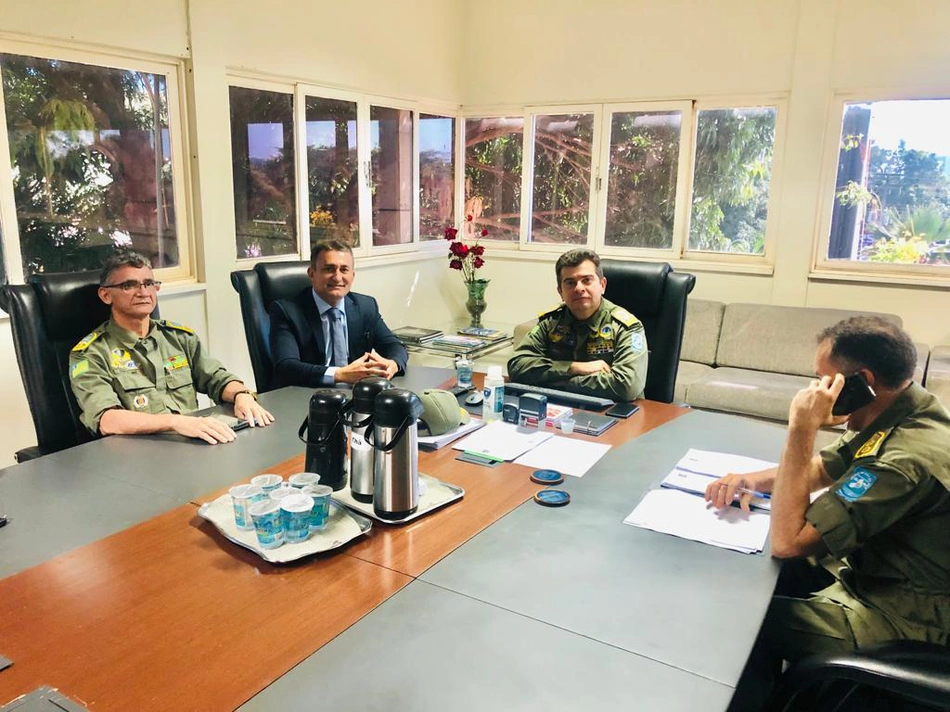 Prefeito de Curimatá se reúne com o comandante da PM Scheiwann Lopes