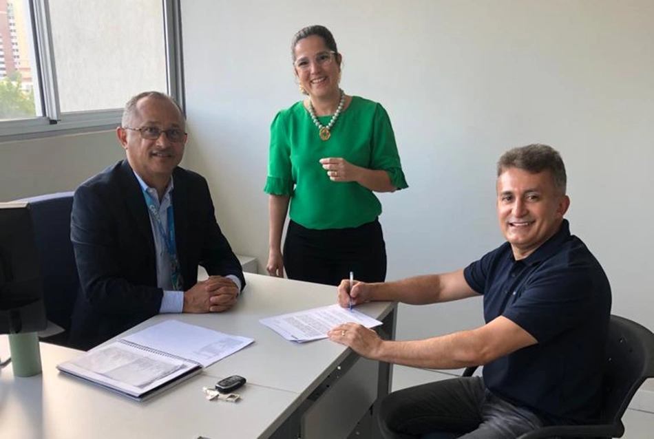 Prefeito de Curimatá, Valdecir Júnior, e representantes da Caixa