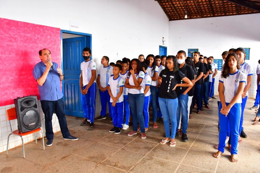 Prefeito de Floriano entrega laboratório