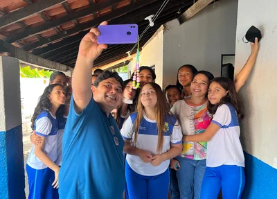 Prefeito Maxwell da Mariinha com esdutantes