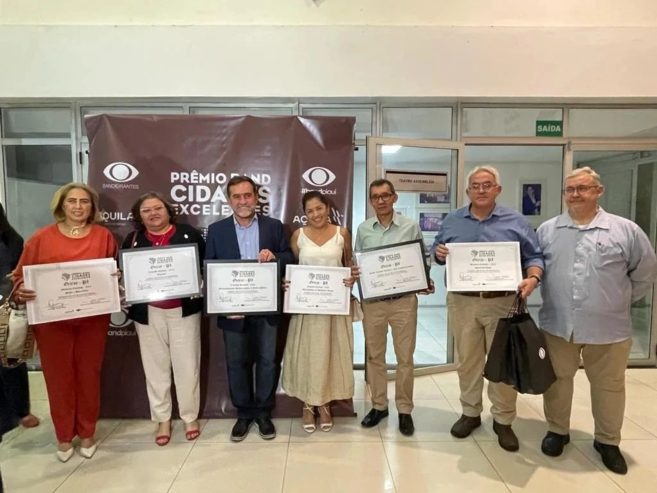 Prefeitura de Oeiras recebe premiação