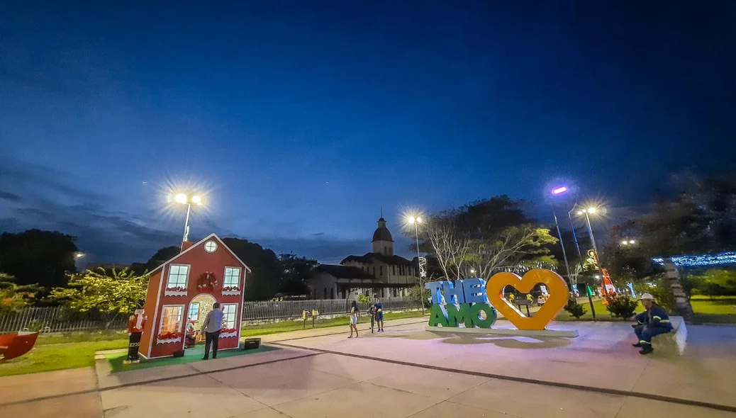 Prefeitura de Teresina decorou vários pontos da cidade