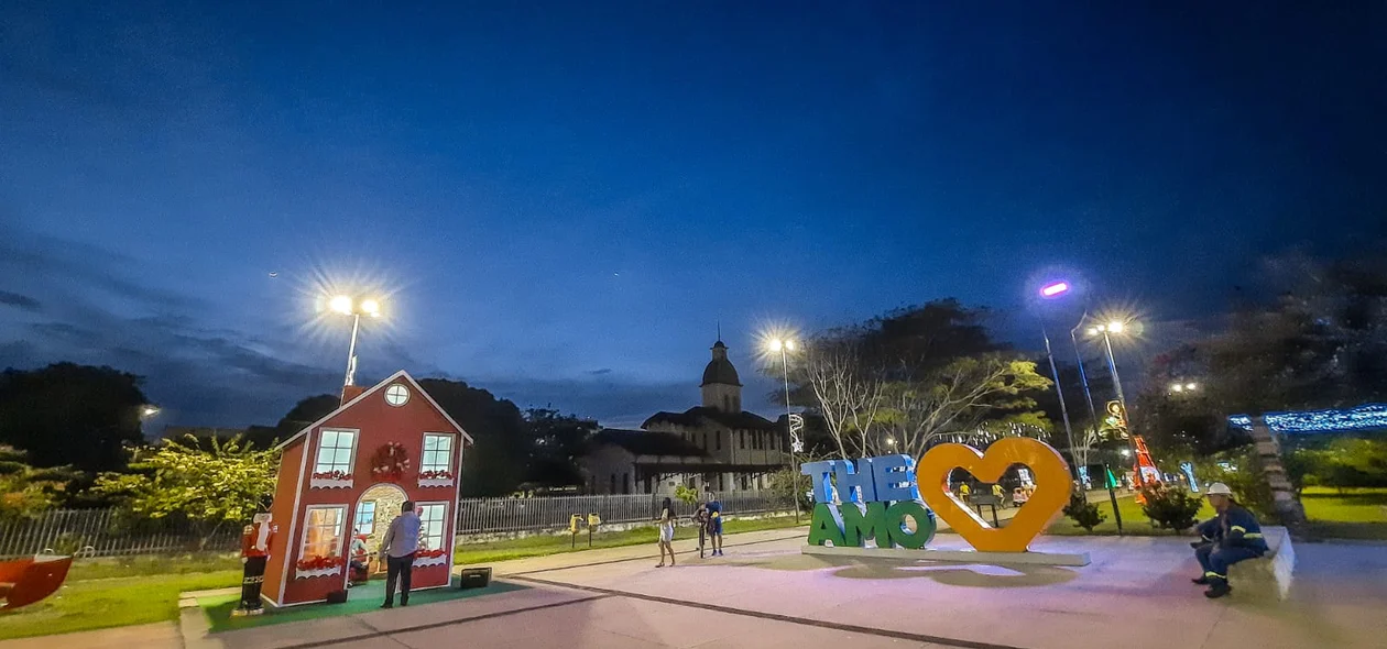 Prefeitura de Teresina decorou vários pontos da cidade