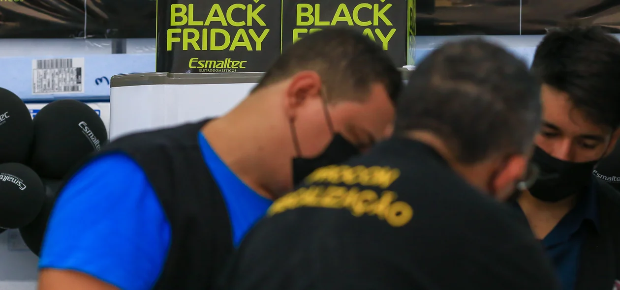 Procon realiza fiscalizações durante black friday
