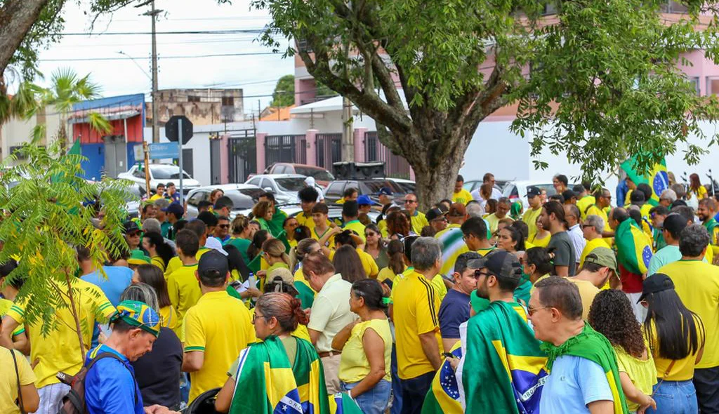 Protesto na frente do 25º BC