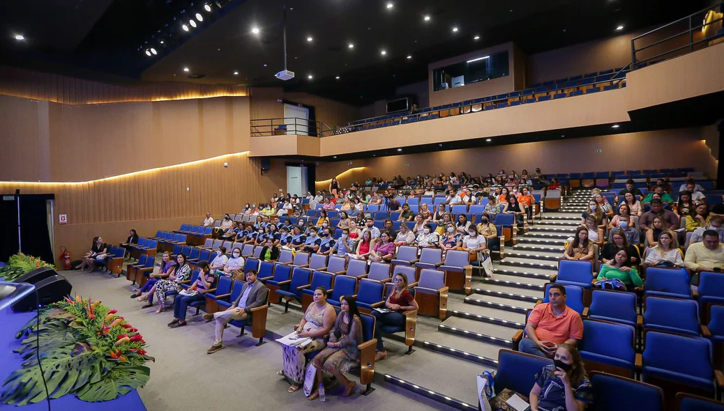 Público presente no auditório