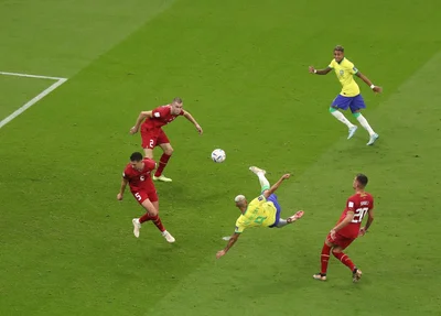 Richarlison marcou os dois gols da seleção brasileira