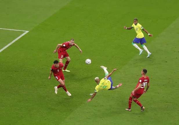 Richarlison marcou os dois gols da seleção brasileira