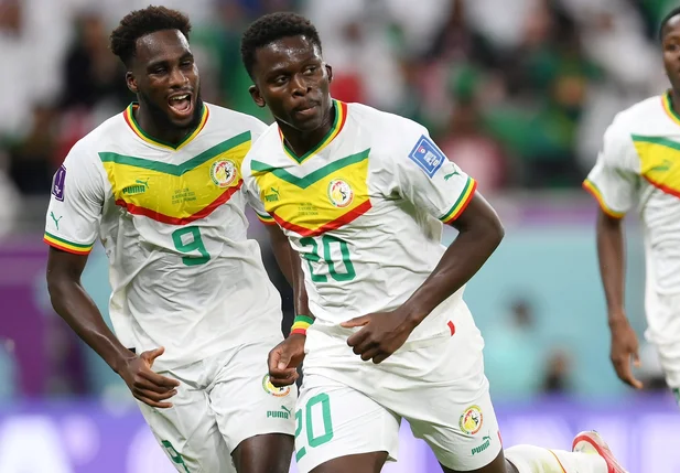 Seleção de Senegal comemoramdo sobre o Catar