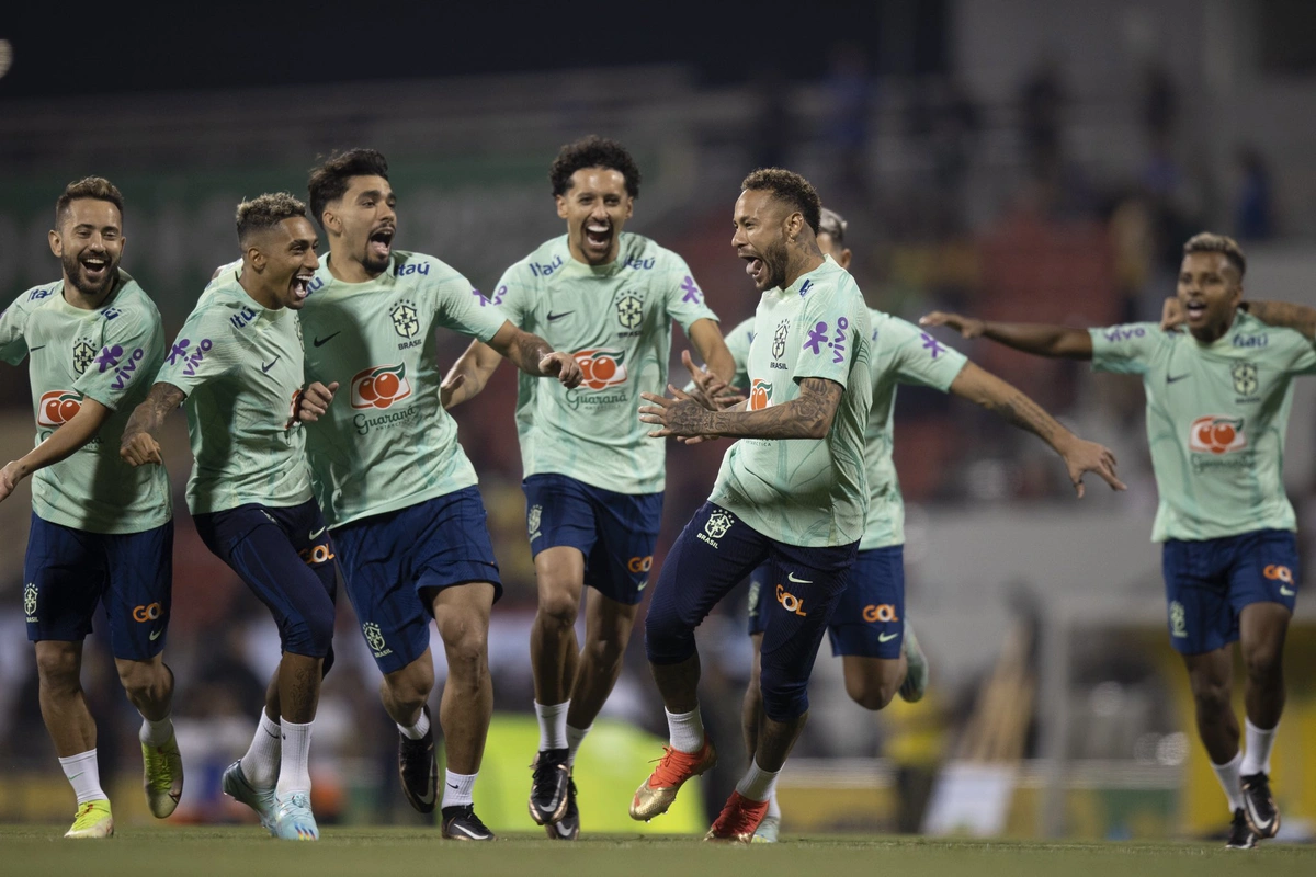 Seleção fez o primeiro treino no Catar neste domingo (20)