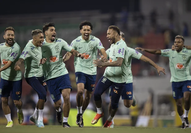 Seleção fez o primeiro treino no Catar neste domingo (20)