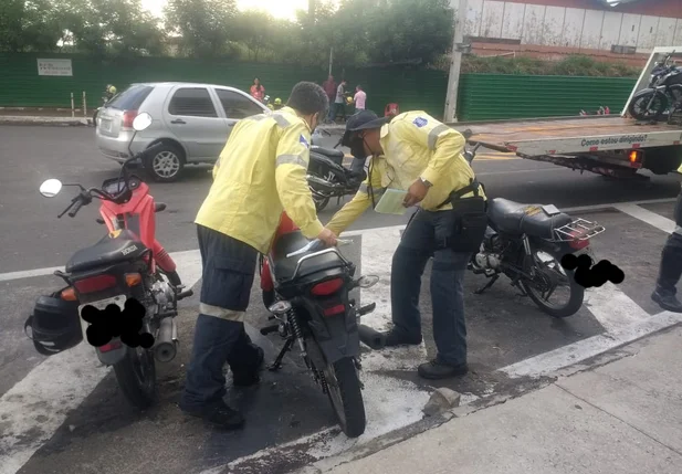 Strans e GCM recuperam moto roubada