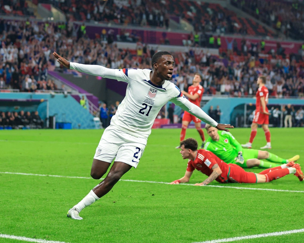 Tim Weah marcou seu primeiro gol em Copa do Mundo e o primeiro filho de um melhor do Mundo a marcar
