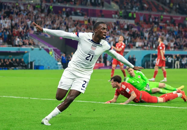 Tim Weah marcou seu primeiro gol em Copa do Mundo e o primeiro filho de um melhor do Mundo a marcar