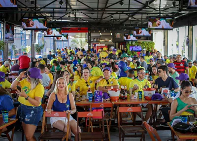 Torcedores no espaço De Resenha
