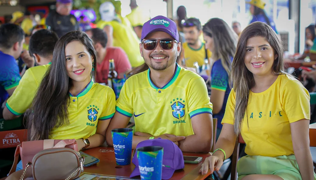 Torcedores preparados para assistir o jogo