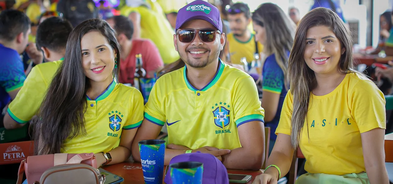 Torcedores preparados para assistir o jogo
