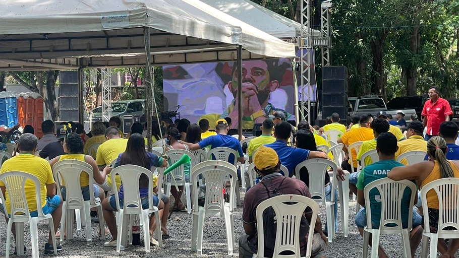 Torcedores presentes na Arena do Povo, na Ponte Estaiada