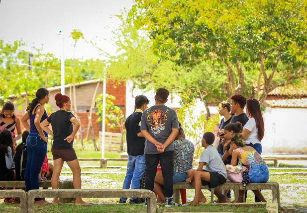 Um grupo de amigos do jovem Antônio Gelson de Moraes Júnior presenciou a morte do adolescente
