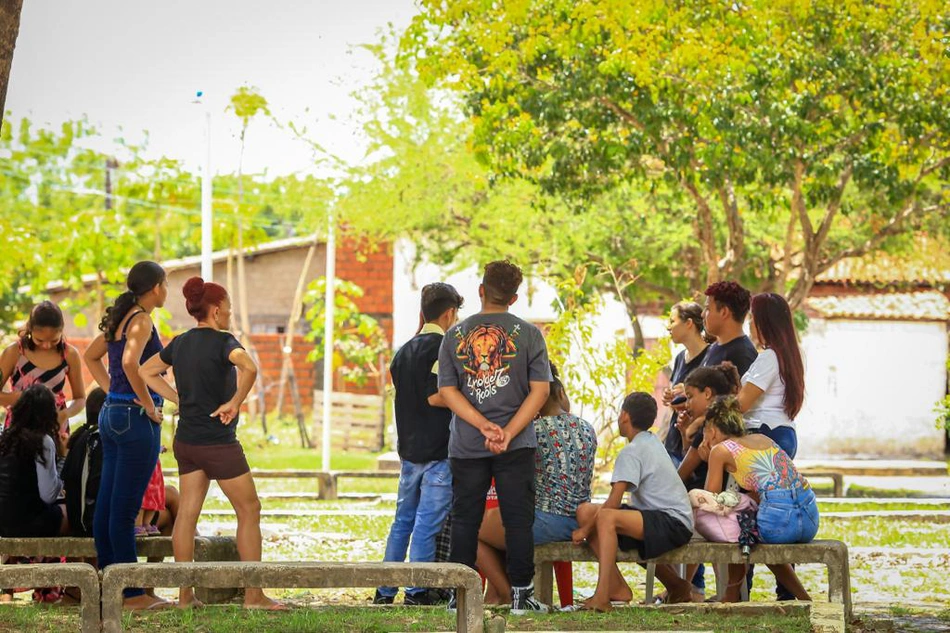 Um grupo de amigos do jovem Antônio Gelson de Moraes Júnior presenciou a morte do adolescente