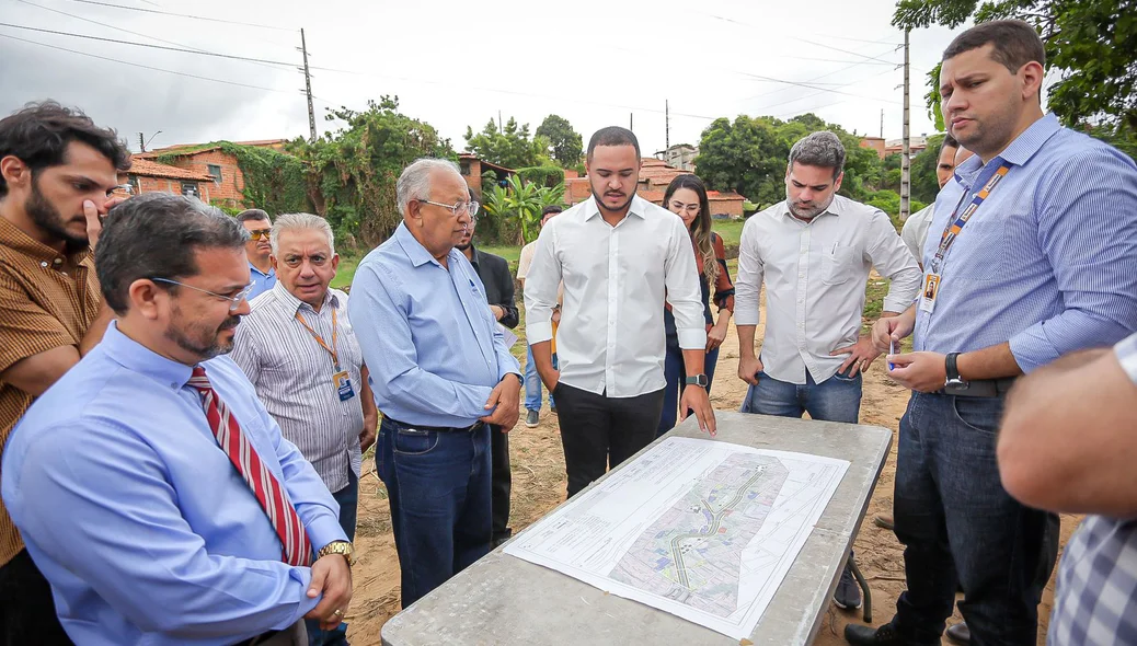 Visita à retomada da obra