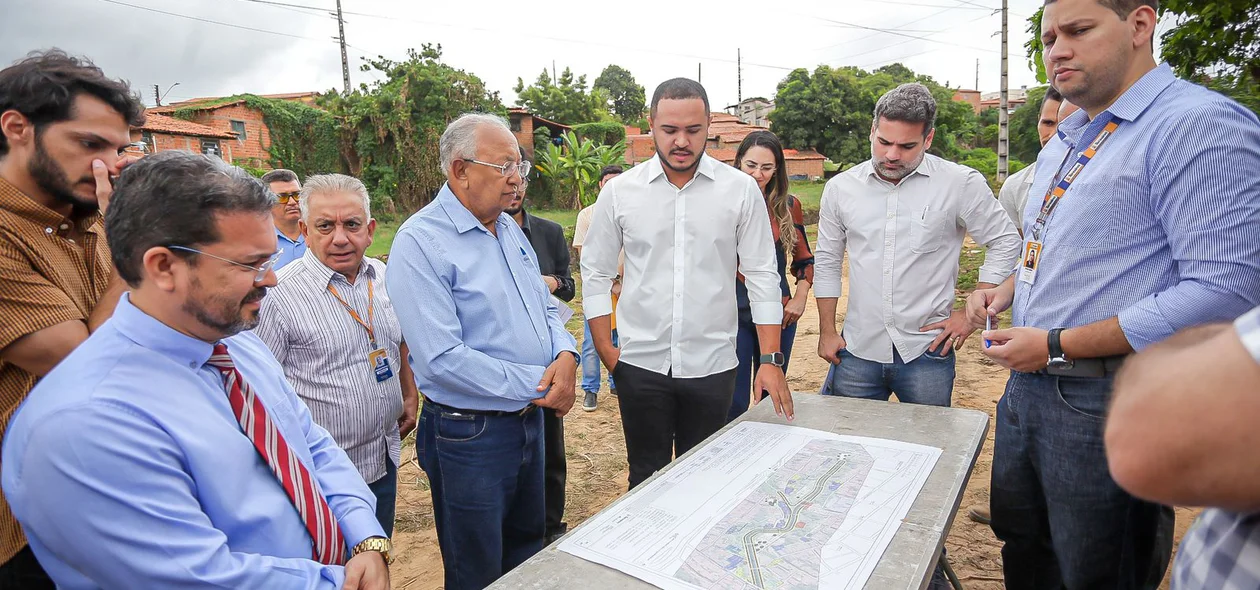 Visita à retomada da obra