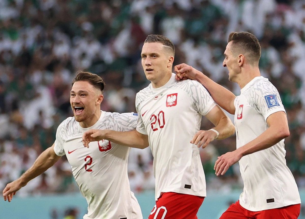 Zielinski comemora gol
