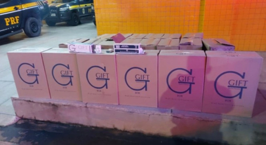 20 caixas da mercadoria foram encontradas no carro