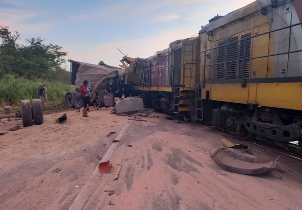 Acidente deixou maquinista morto na BR 343, em Altos
