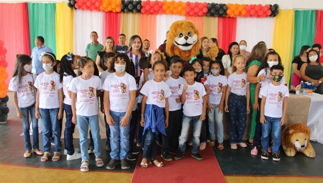 Alunos em cerimônia de formatura do Proerd em Nossa Senhora de Nazaré