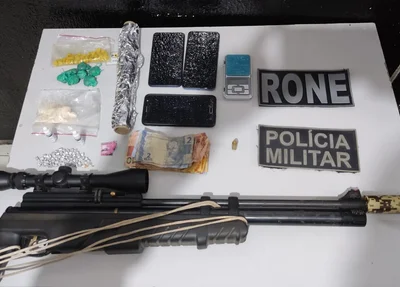 Arma, drogas e celulares apreendidos
