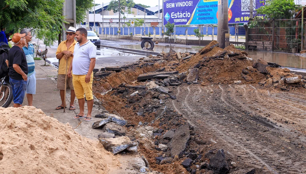 Av. dos Expedicionários está interditada para obras