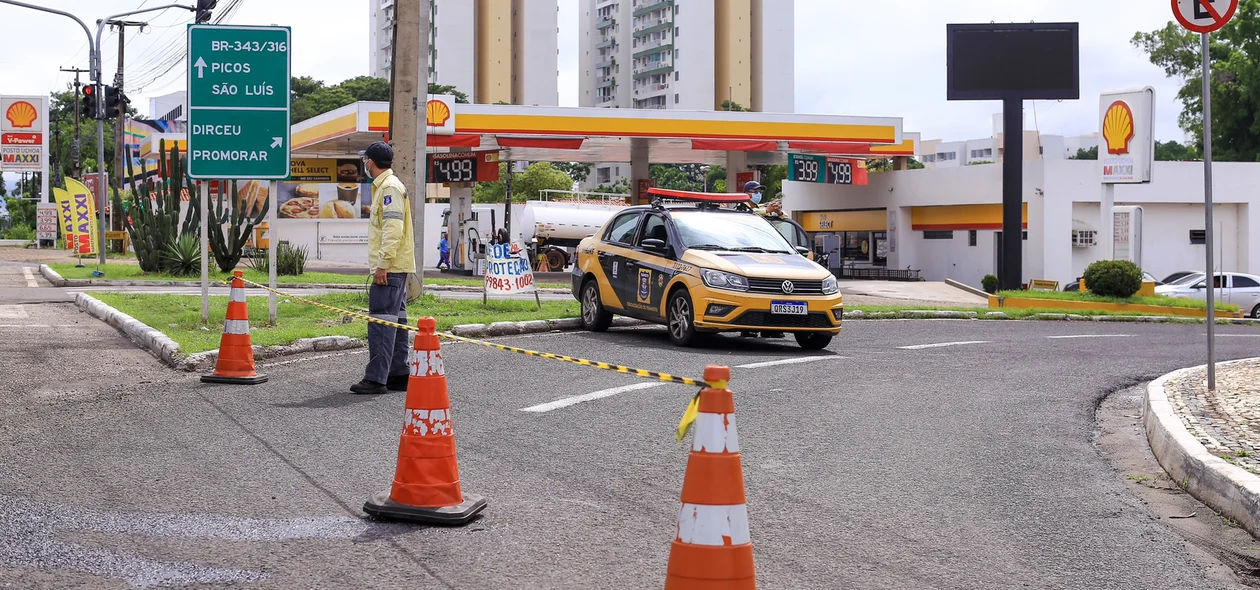 Avenida dos Expedicionários é bloqueada para obras