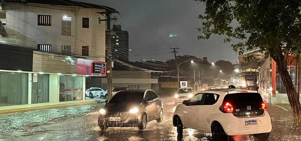 Avenida Presidente Kennedy alagada