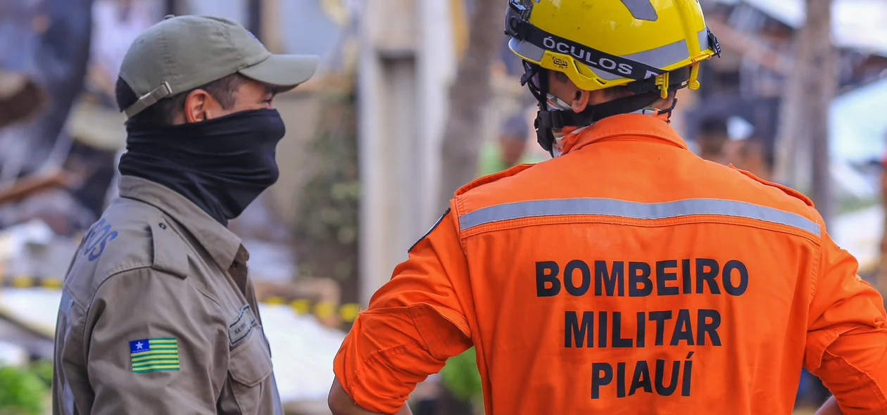 Bombeiros estiveram presentes no local