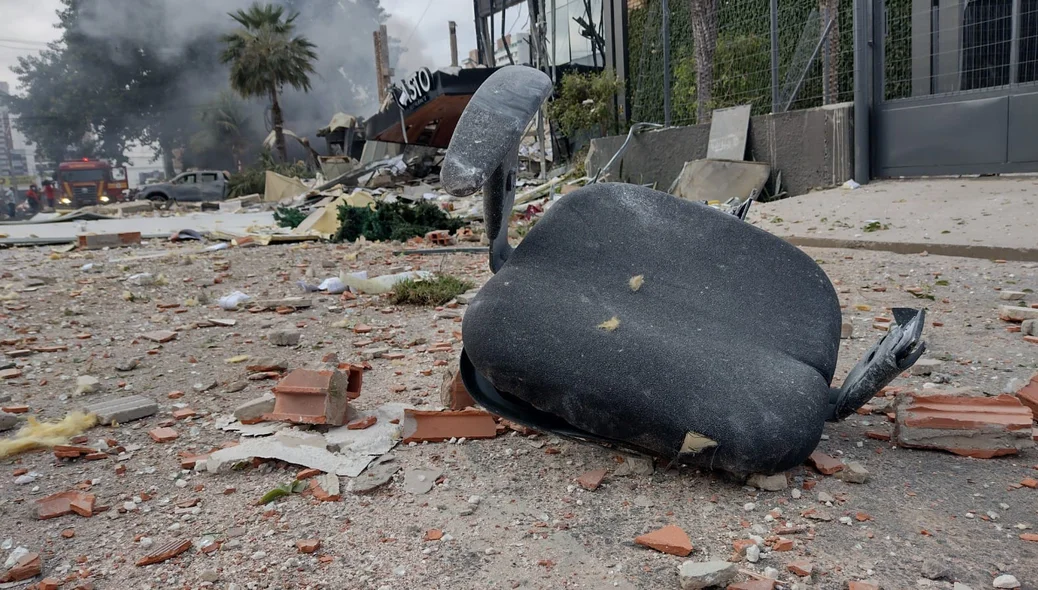 Cadeira destruída