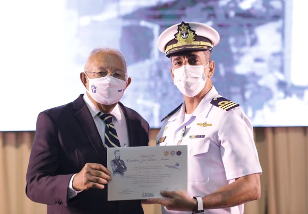 Capitão José Eduardo é agraciado com diploma e medalha