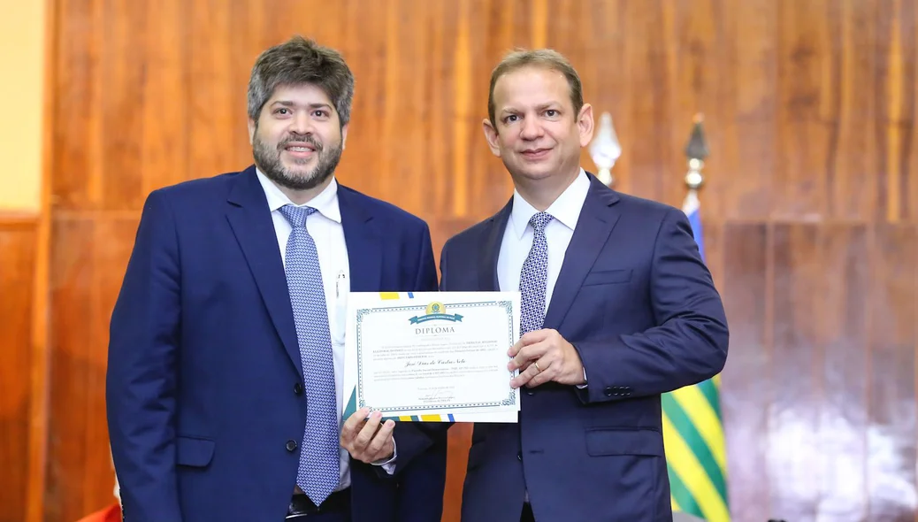 Castro Neto recebe diploma