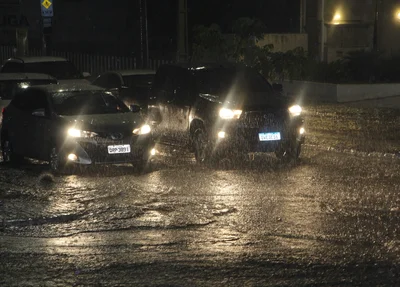 Chuva deixou garandes avenidas alagadas