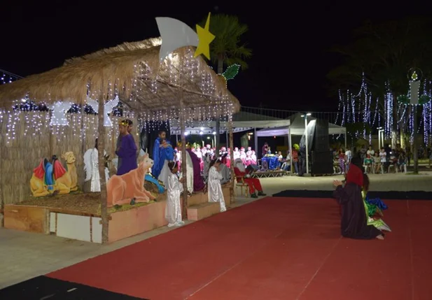 Crianças encenando o nascimento de Jesus em evento realizado pela Prefeitura de Campo Maior
