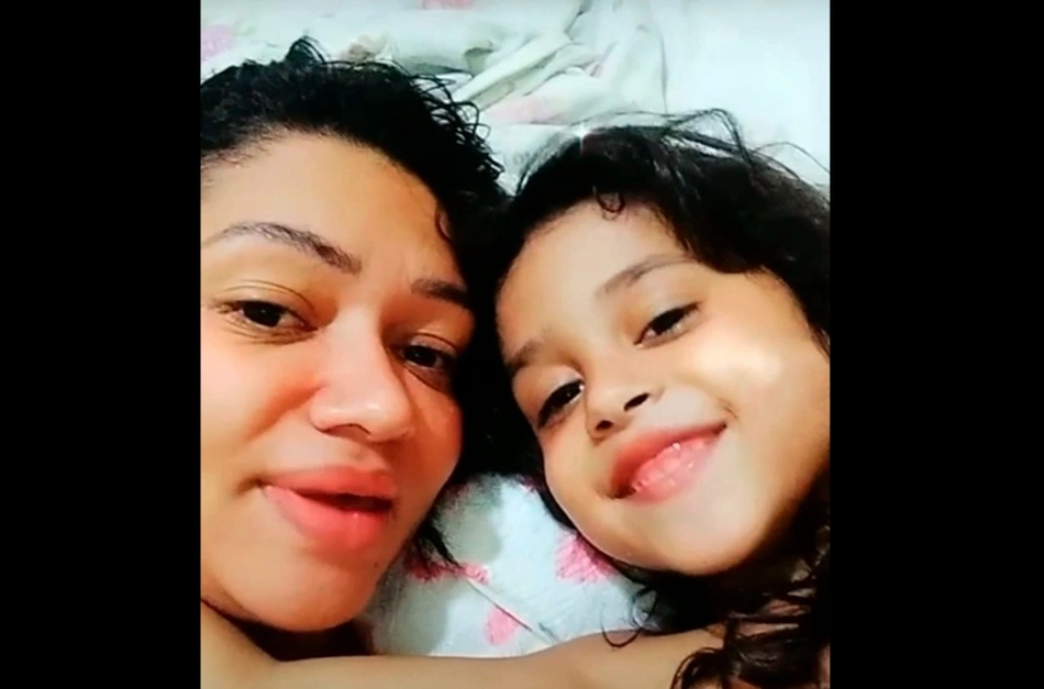 Dayane e a filha Débora Vitória