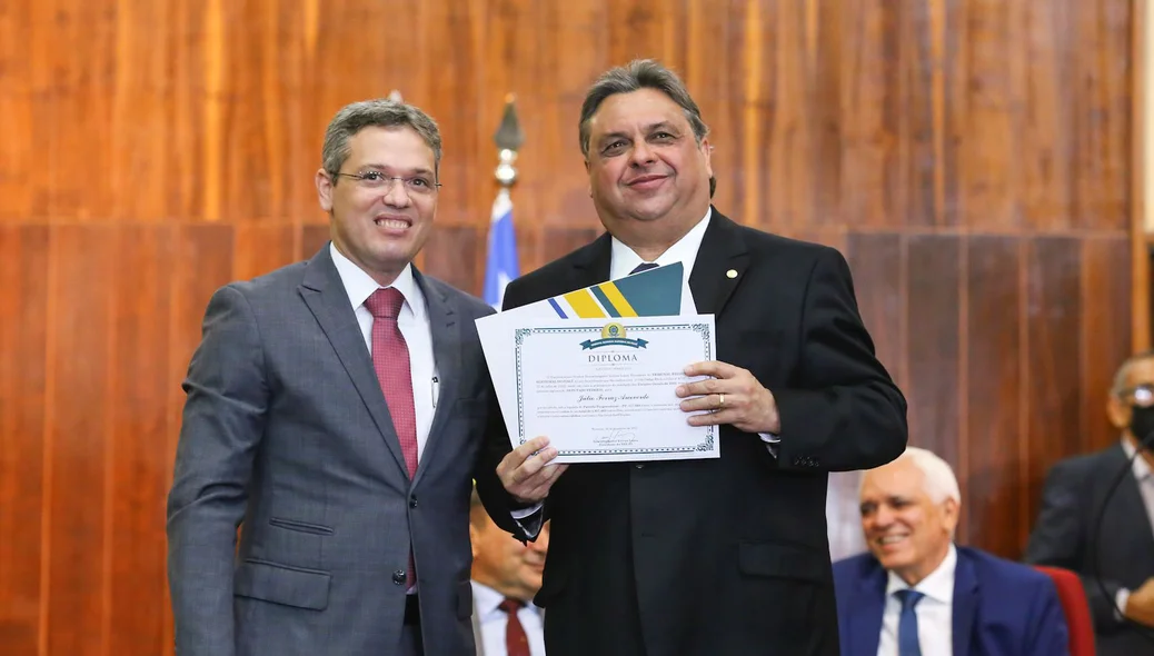 Deputado Júlio Arcoverde recebe diploma