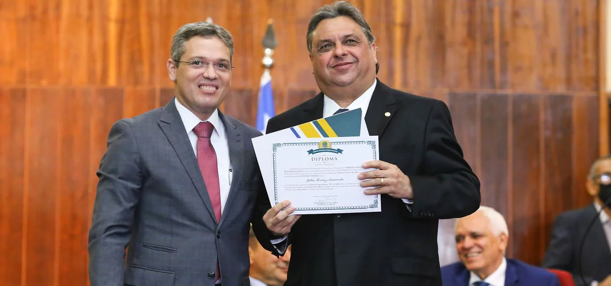 Deputado Júlio Arcoverde recebe diploma