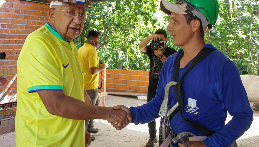Dr. Pessoa visita obra na zona Norte de Teresina