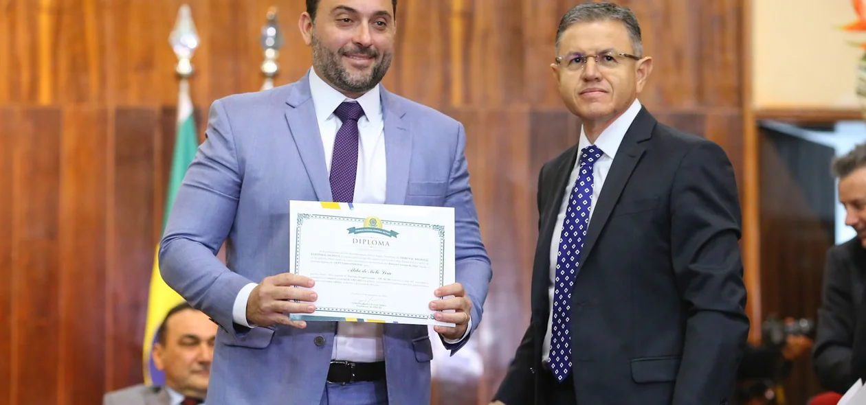 Dr. Thales sendo diplomado deputado estadual
