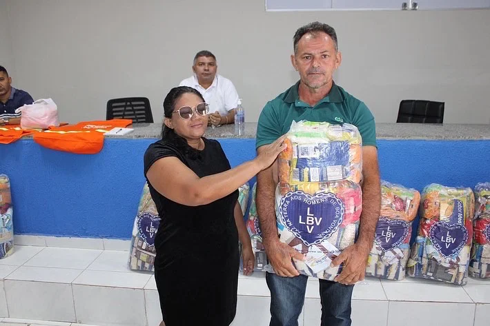 Entrega de alimentos em Nossa Senhora de Nazaré